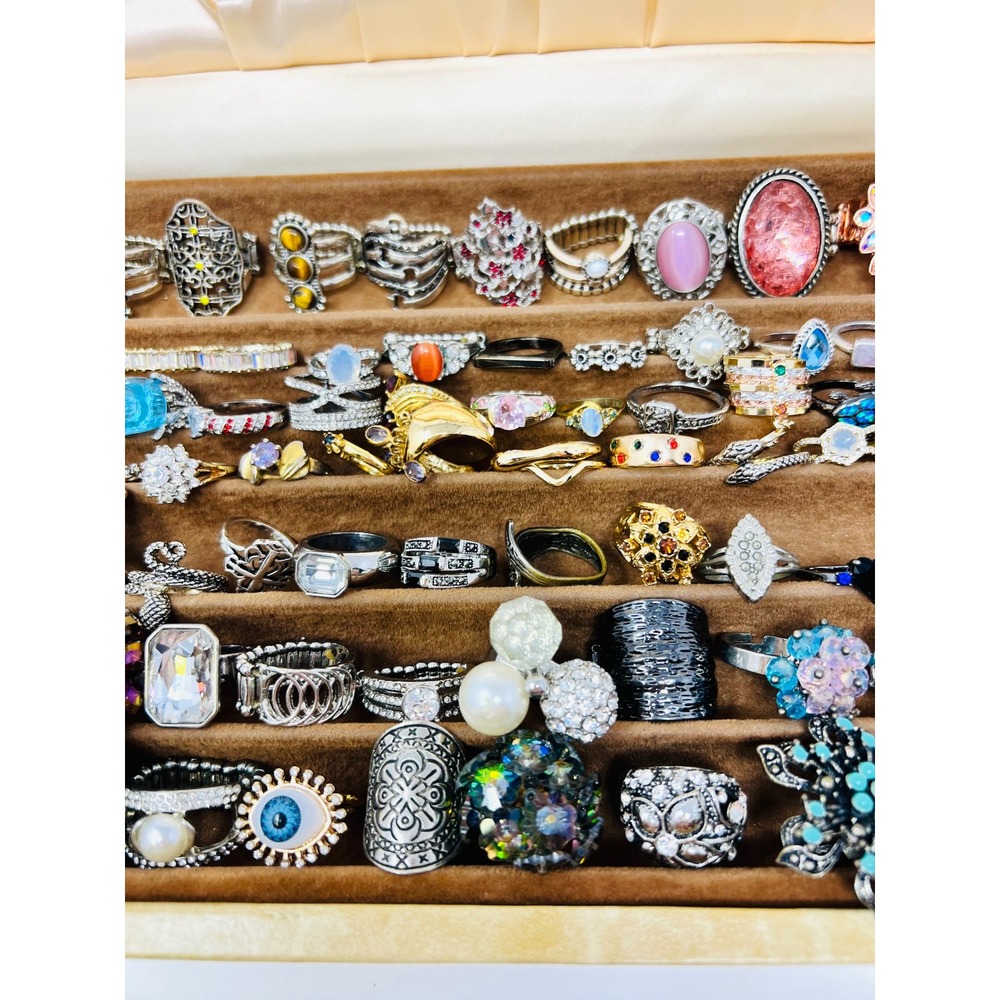 Vintage & Modern Gold & Silver Tone Assortment Fashion Statement Rings Lot of 85 - Picture 4 of 16
